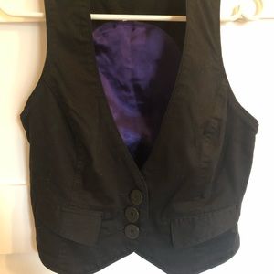 Talula short chest vest